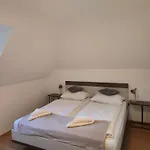 Walcher Apartment *